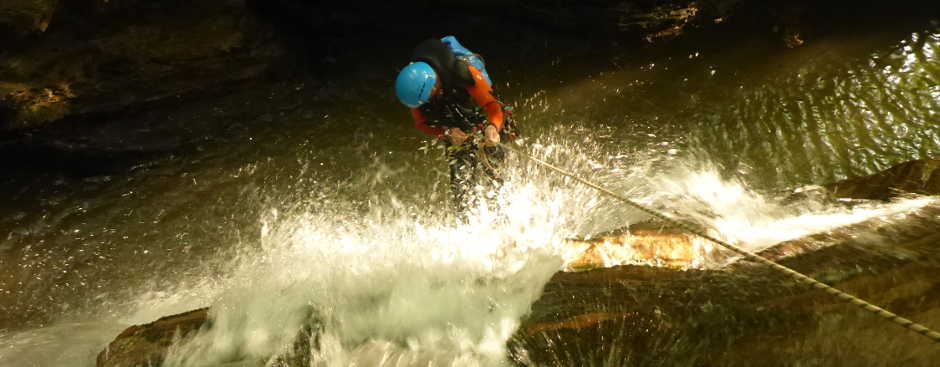 Canyoning, Schluchteln im Dzmuisi